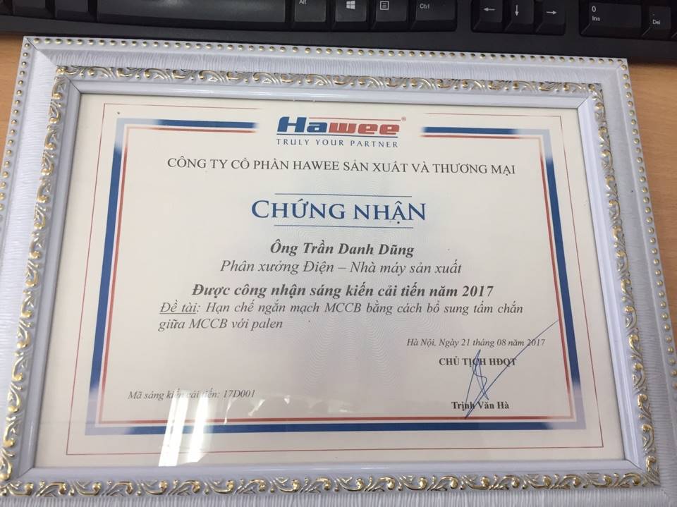 Bằng Chứng nhận sáng kiến với sự phê duyệt từ Chủ tịch Trịnh Văn Hà